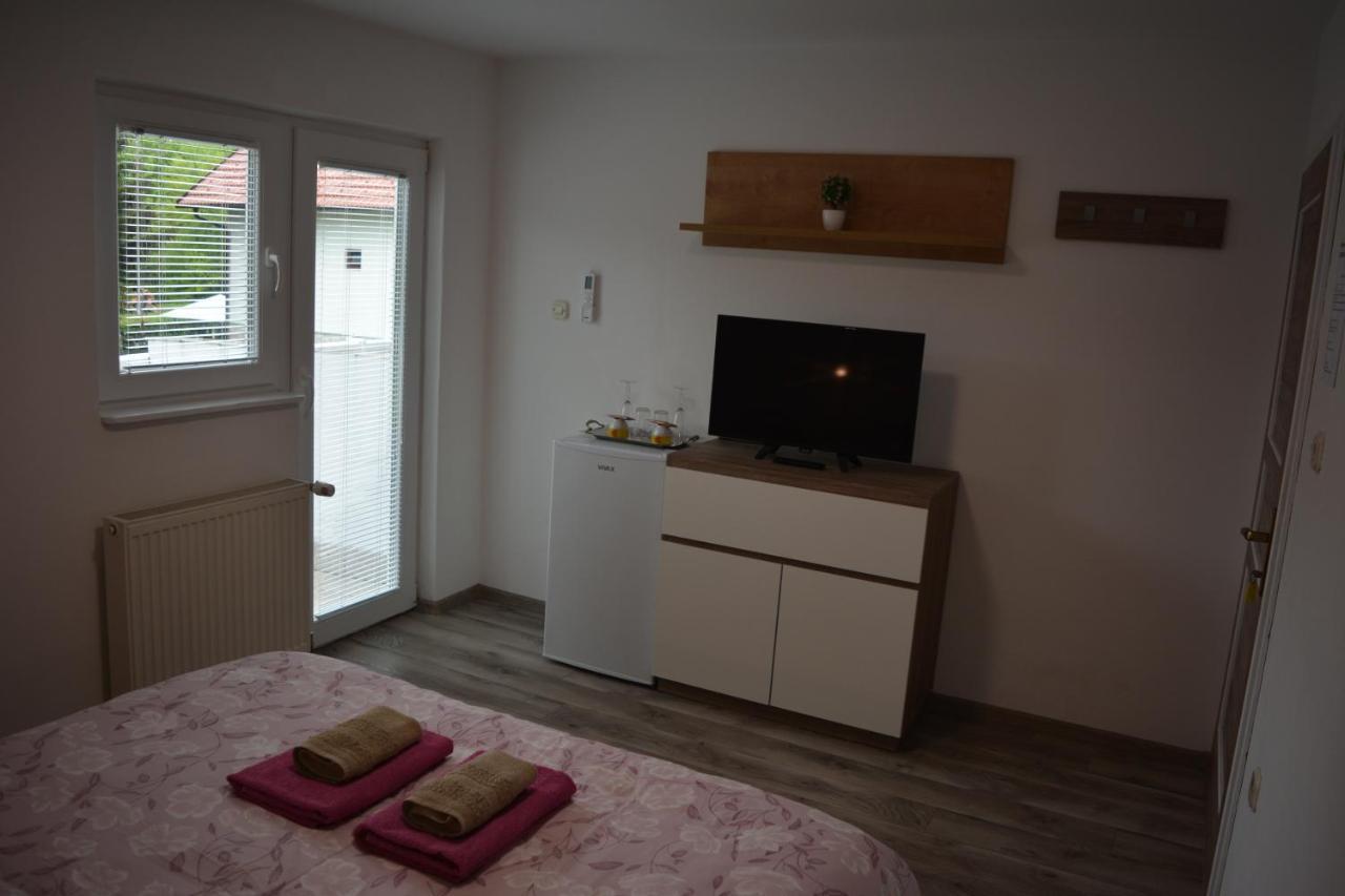 Rooms Lucijana Йезерце Екстериор снимка